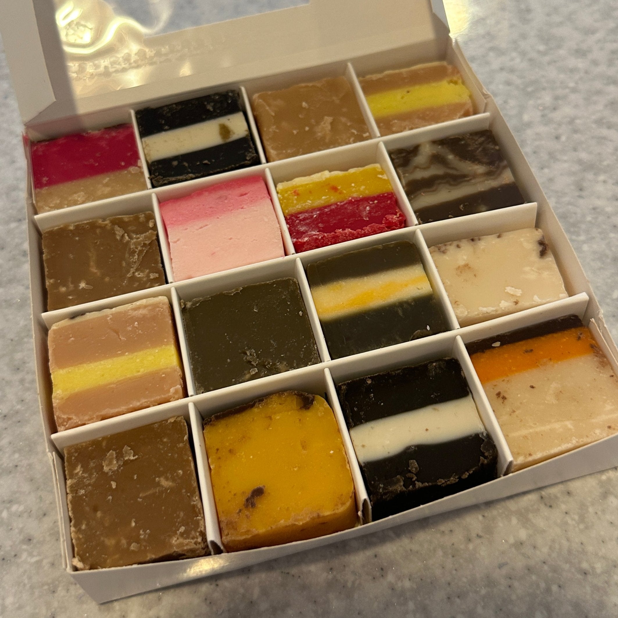 Mixed fudge for gifting
